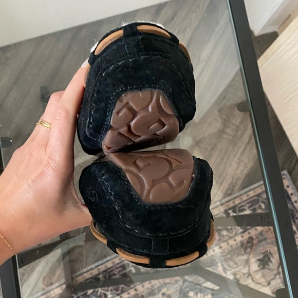 Ugg Dakota Moccasins Black excellent condition! Women’s size 8 - Picture 10 of 10